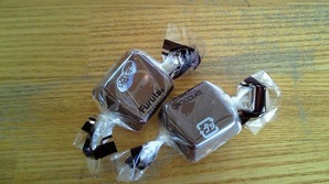 アーモンドチョコ