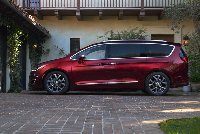 012-2017-chrysler-pacifica-1