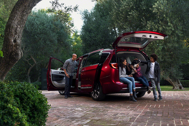 007-2017-chrysler-pacifica-1