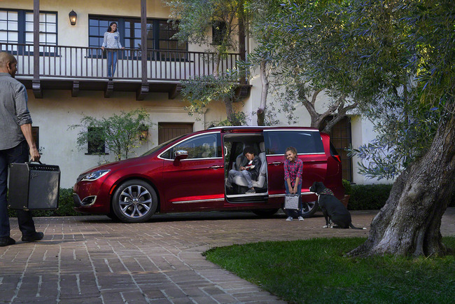 008-2017-chrysler-pacifica-1