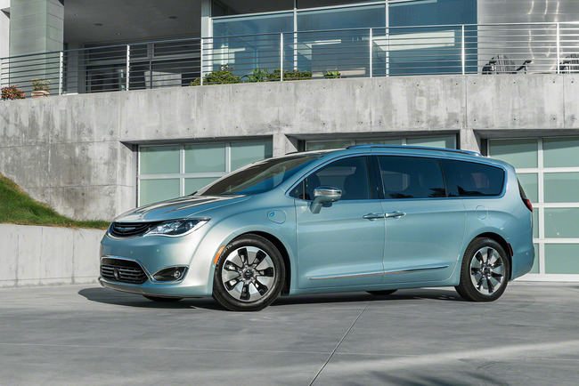 001-2017-chrysler-pacifica-hybrid-1