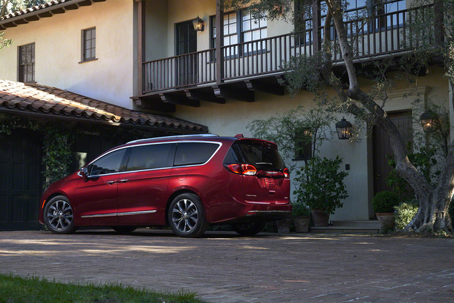 013-2017-chrysler-pacifica-1