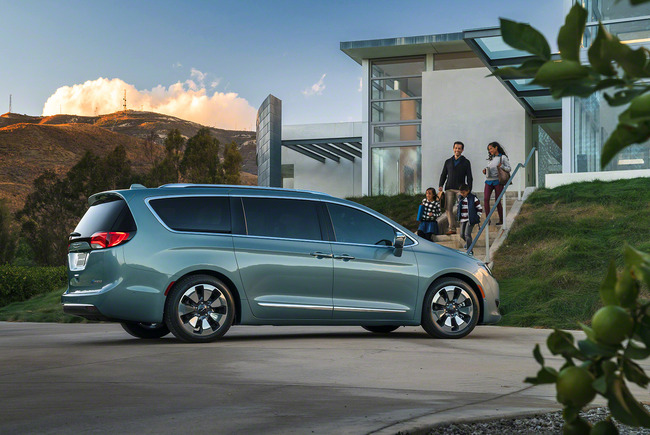 012-2017-chrysler-pacifica-hybrid-1