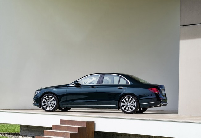 2017-Mercedes-Benz-E-Class-20