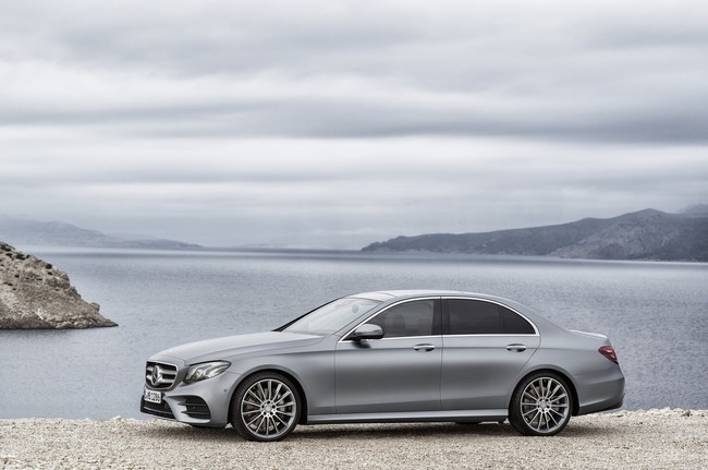 2017-Mercedes-Benz-E-Class-10