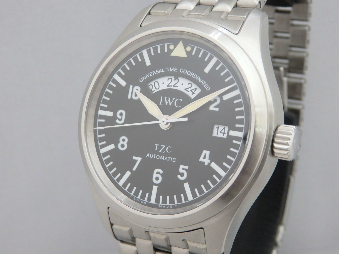 IWC フリーガーUTC IW325102 箱・保証書入荷しました！ – 本橋時計店
