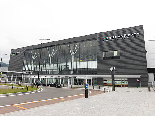 近くまで来たのでついでに新函館北斗駅北口にあるというずーしーほっきーの田んぼアートを見学に行ってきました。