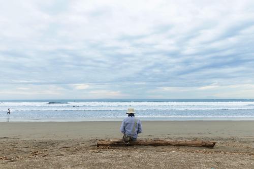 海を眺める