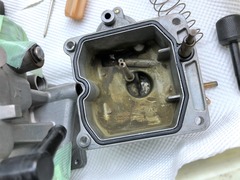 h30.5.14㉞フロートボウル内の汚れ