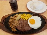久々にサイゼリヤに行った。焼肉とハンバーグ。