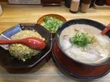 今日はうま屋でラーチャー。(^^;)