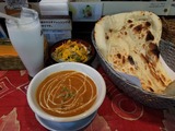 まずはインドカレー屋でランチ。(^^;)