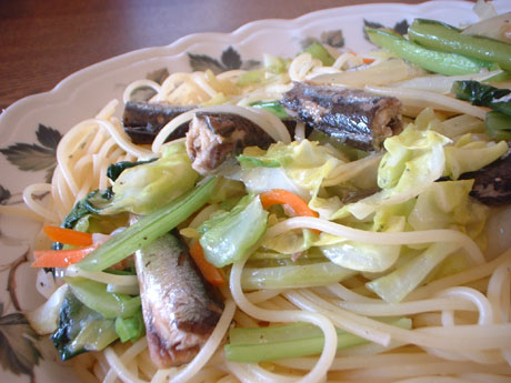 オイルサーディンと野菜のスパゲティーニ