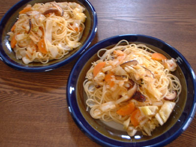 椎茸とキャベツと人参のキムチ風味パスタ