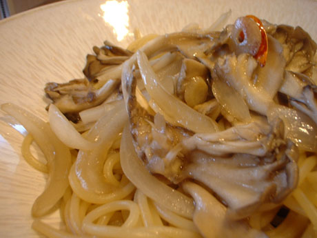 舞茸と新玉葱のパスタ