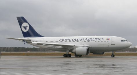 Mongolian_Airlines_F-OHPT