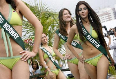 miss-pakistan-hot-sexy-bikini-pictures-1