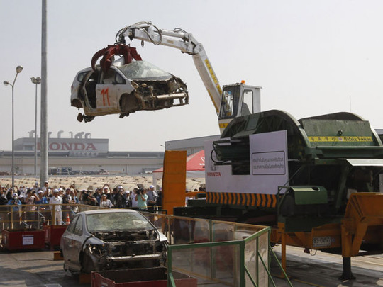 honda_destorys_cars_640_08
