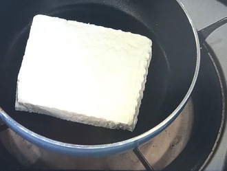 木綿豆腐を焼く