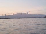 日が暮れるにつれて湖面が静かになっていきます。