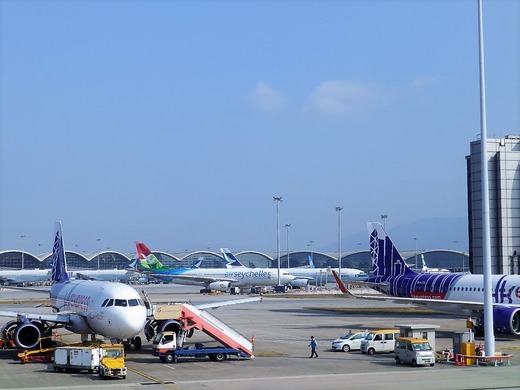 華やかな空港