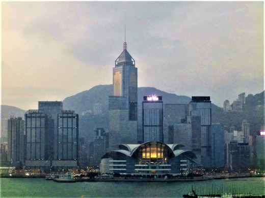 朝の香港島