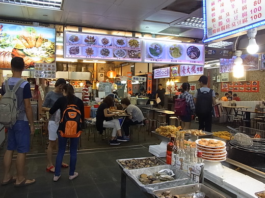 地下の食堂