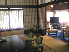 本間の横に応接間