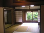 玄関を入ると副室
