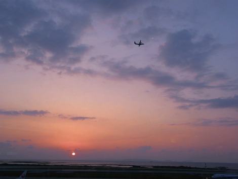 夕暮れの那覇空港