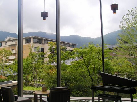 ラウンジ