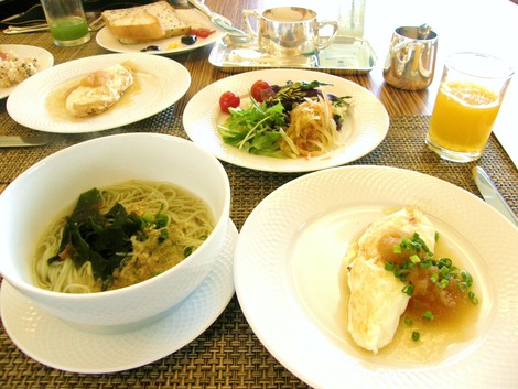 ホワイトオムレツと麺