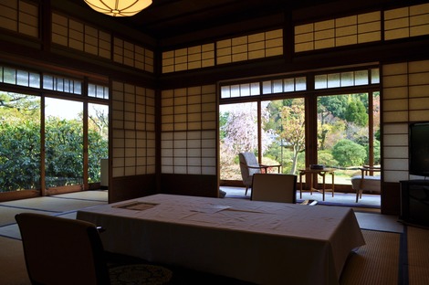 部屋の回りに縁側が