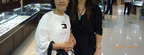 おみやげ物店のきれいなお姉さん