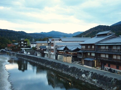五十鈴川とカフェ