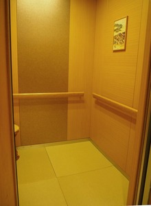 エレベーターも