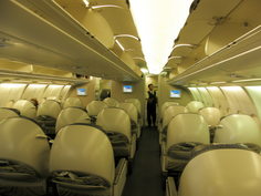 機内