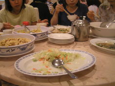 昼食 みんなで囲みます
