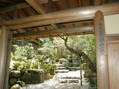 粟田山荘 門
