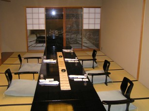夕食のお部屋に行きます