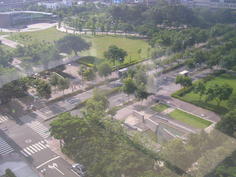 下を見ると公園が…