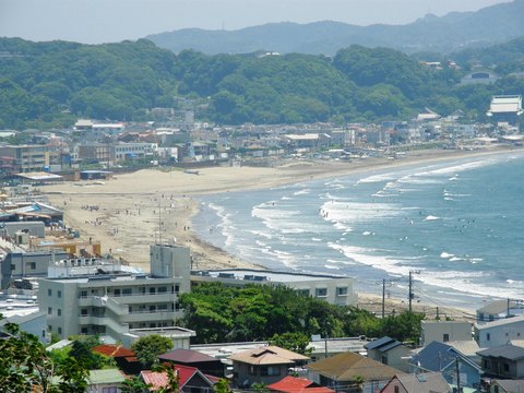 長谷寺の山上から見る海