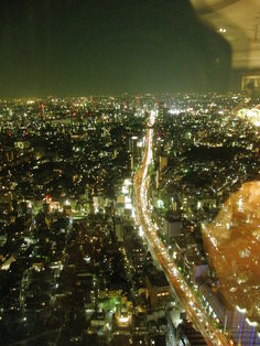 カーテンが開いて夜景が!