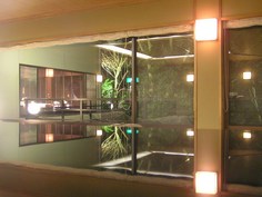 夜のラウンジ