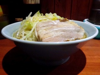 横から