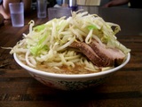 横から