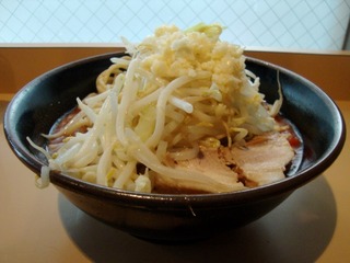 横から