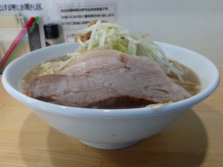 横から