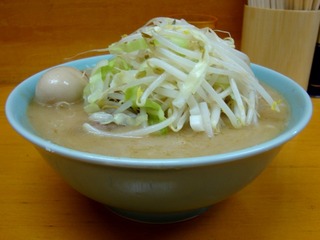 横から