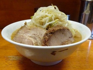 横から
